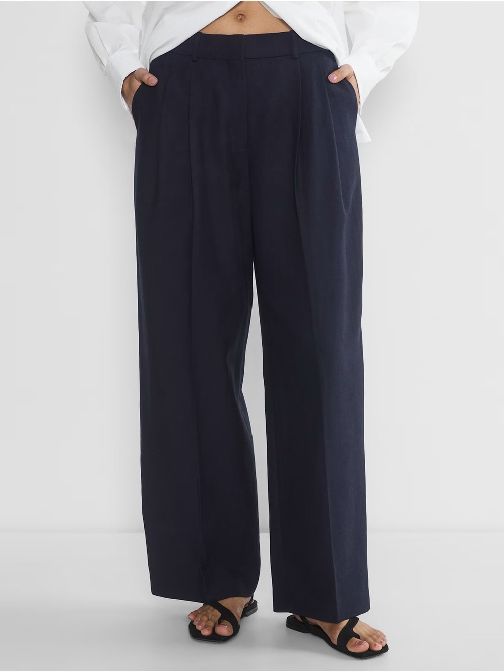 Aritzia - Babaton - Pivotal Pant - Navy